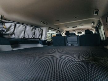 Ford-Tourneo-Custom-od-2024-postel-Vestavba-do-auta